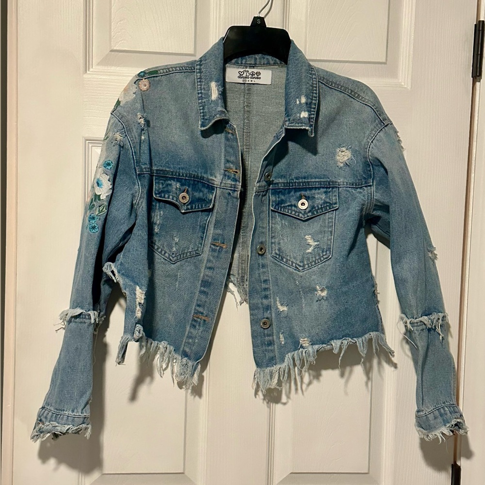 Caruso Caruso Women’s Cropped Distressed Jean Jacket with Flower Embroidery XS